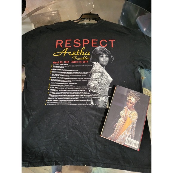 Aretha Franklin t-shirt/Book see description - Picture 2 of 4